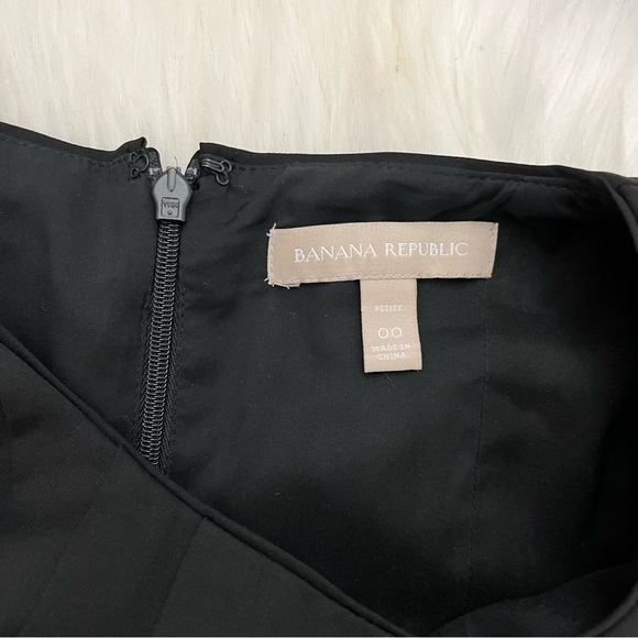 Banana Republic Black Pleated Petite Dress - Picture 4 of 5